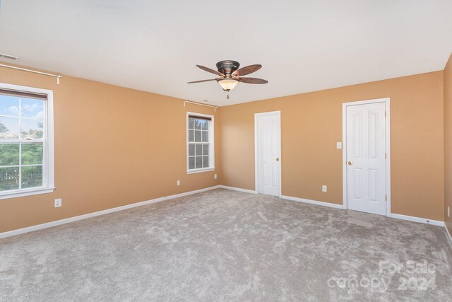 spare room with carpet floors and ceiling fan