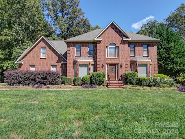 view of front of property with a front yard