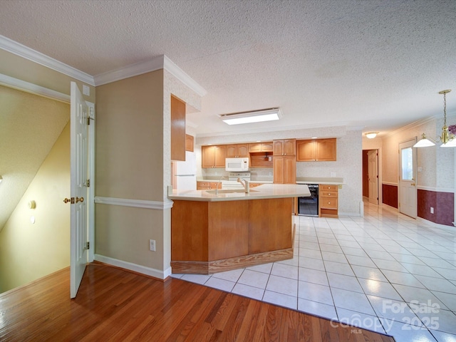 kitchen featuring sink, wine cooler, light hardwood / wood-style floors, kitchen peninsula, and white appliances