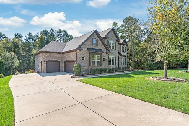 view of front facade featuring a front lawn and a garage