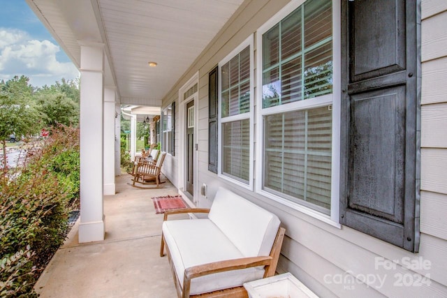 view of patio / terrace with covered porch