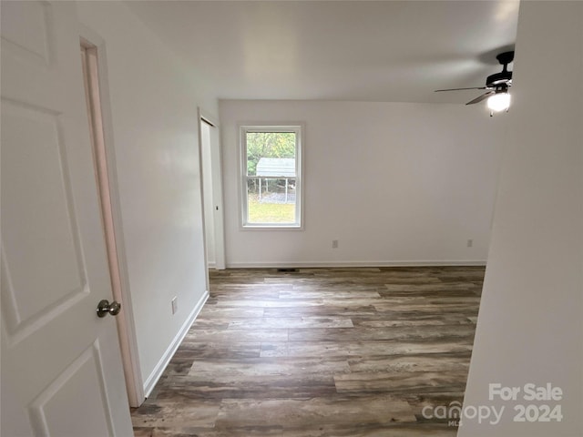 unfurnished room with dark hardwood / wood-style floors and ceiling fan