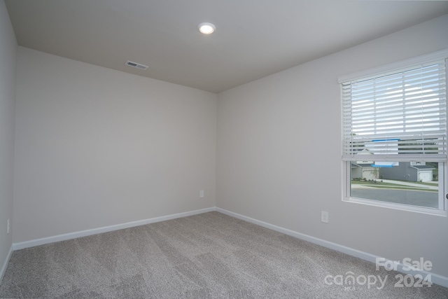 unfurnished room with carpet