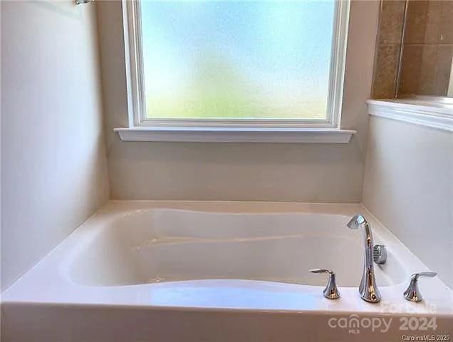 bathroom featuring a bathing tub