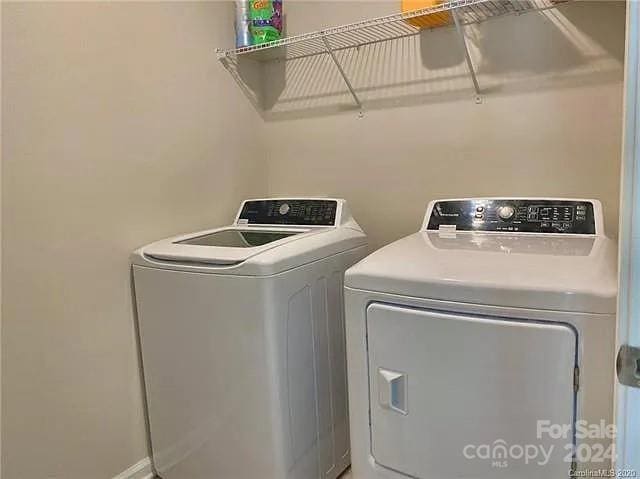 laundry area featuring washer and clothes dryer