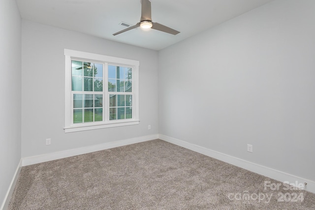 carpeted empty room featuring ceiling fan