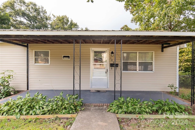 entrance to property with covered porch