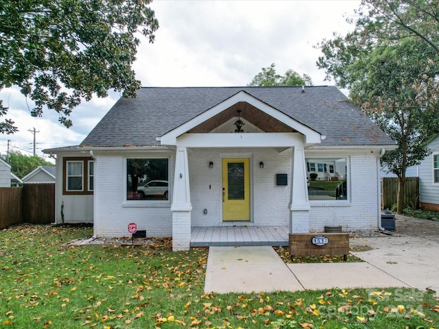 bungalow-style house featuring a front lawn and a porch