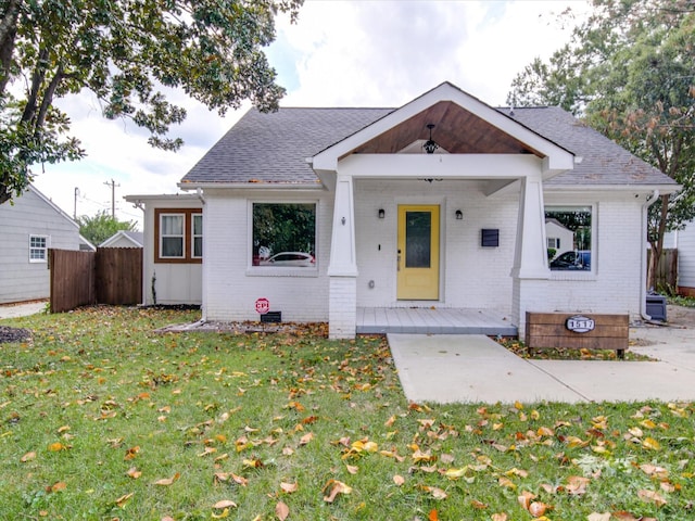 view of front of property with a front yard