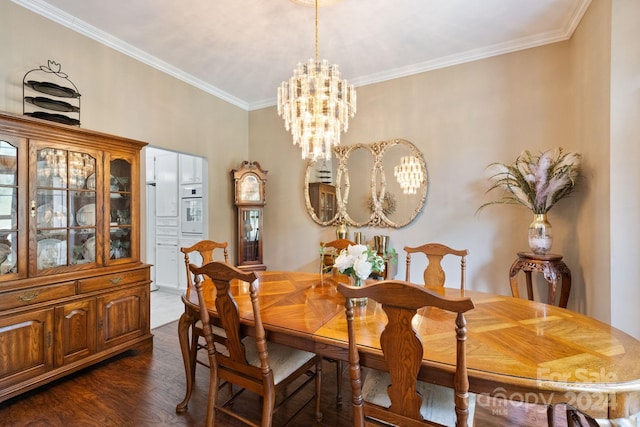 dining area featuring crown molding, dark hardwood / wood-style flooring, and a chandelier