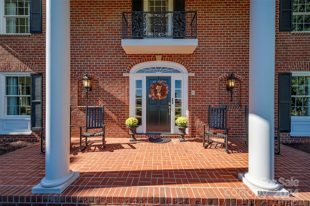 property entrance featuring a patio and a balcony