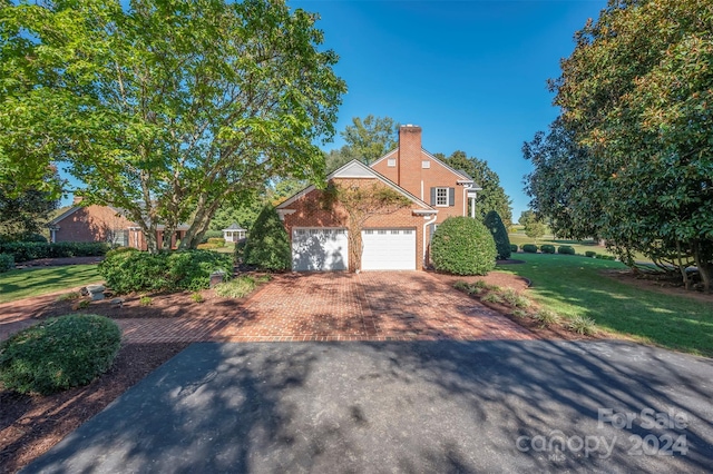 view of front of house featuring a front yard and a garage