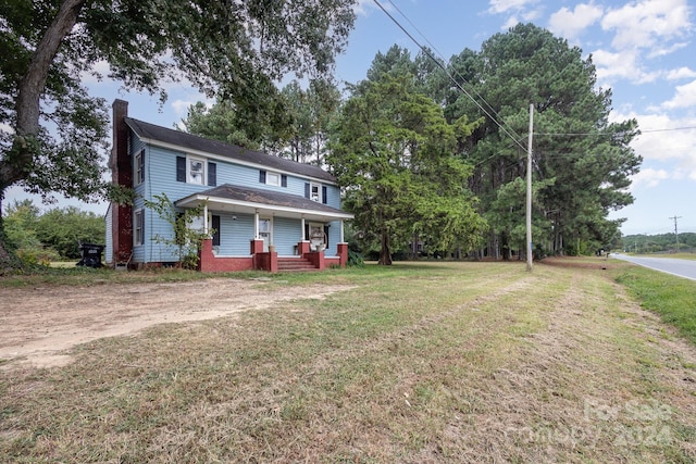 view of front of house featuring a front yard