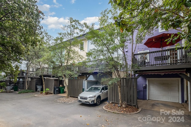 view of front facade with a garage