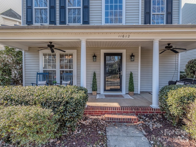 view of exterior entry featuring ceiling fan and covered porch