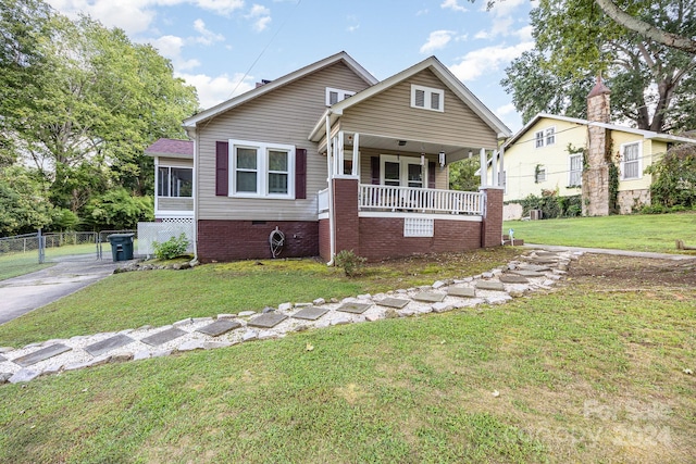 view of front facade featuring a front lawn and a porch