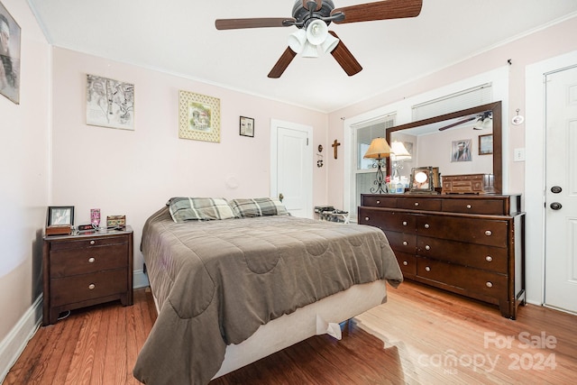 bedroom featuring light hardwood / wood-style floors and ceiling fan