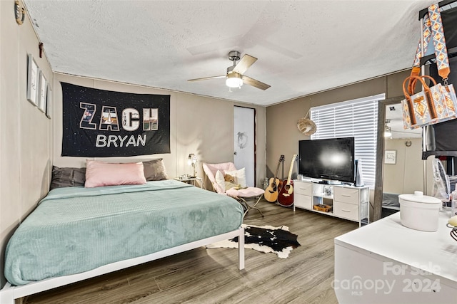 7686 Hickory Creek Dr, Denver, NC 28037 - bedroom featuring a textured ceiling, ceiling fan, and wood finished floors