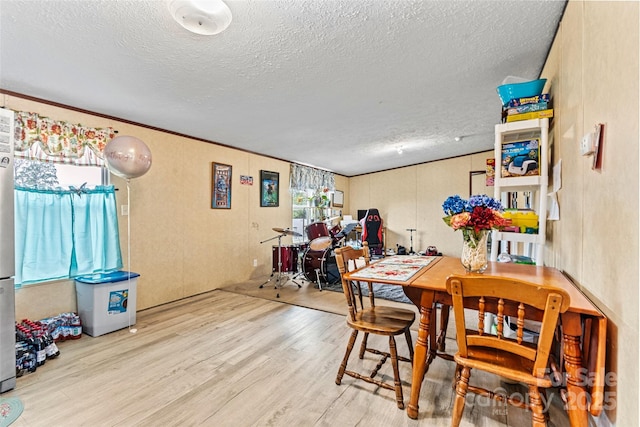 7686 Hickory Creek Dr, Denver, NC 28037 - dining room with wood finished floors and a textured ceiling