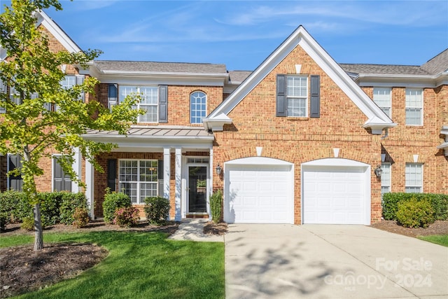 view of front of property featuring a garage and a front yard