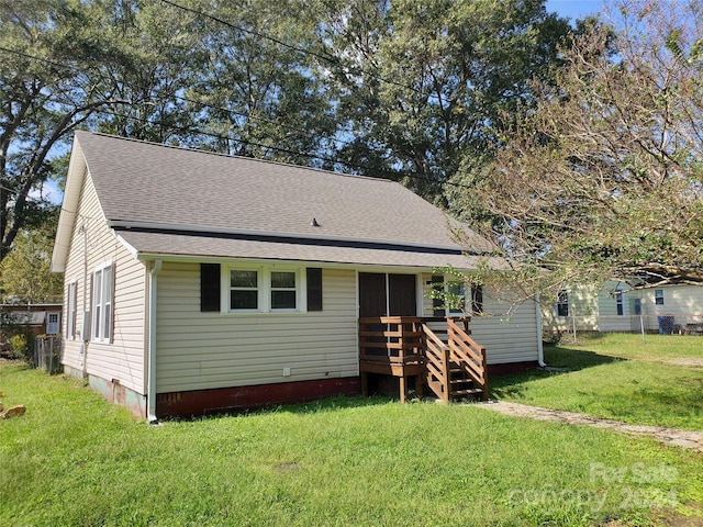 view of front of house featuring a front yard