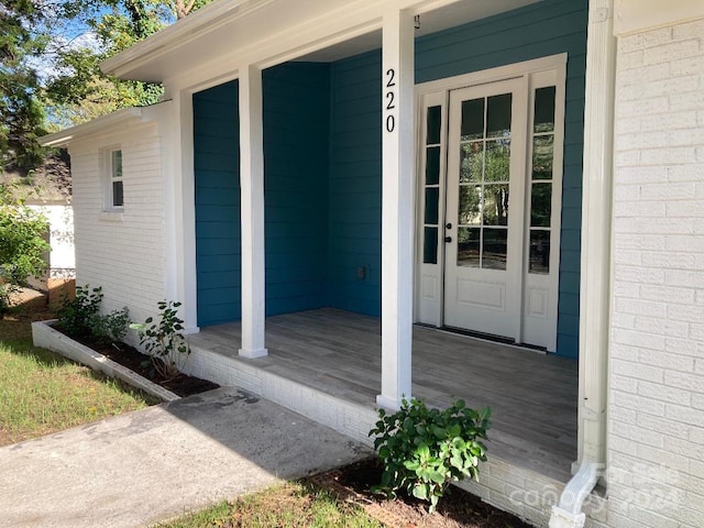 property entrance featuring covered porch