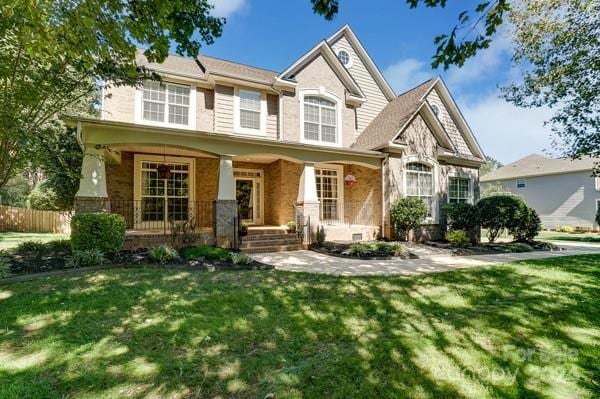 view of front of property featuring a front yard and covered porch