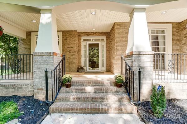 entrance to property featuring a porch