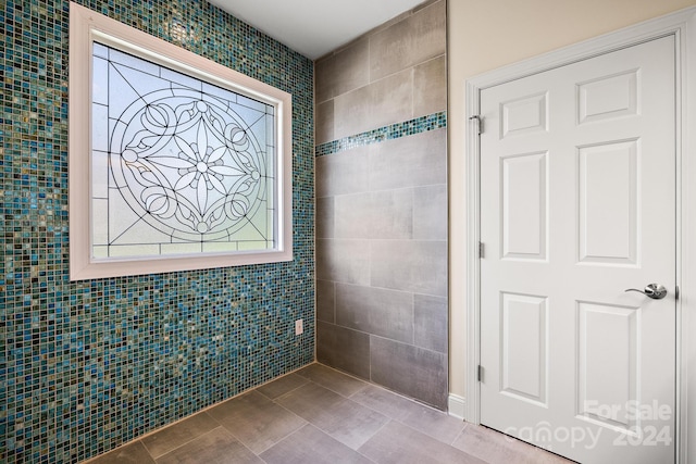 bathroom featuring tile walls and a wealth of natural light