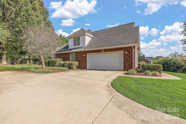 view of front facade featuring a garage and a front lawn