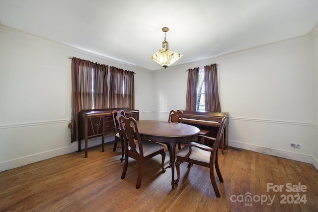 dining space featuring crown molding and hardwood / wood-style floors