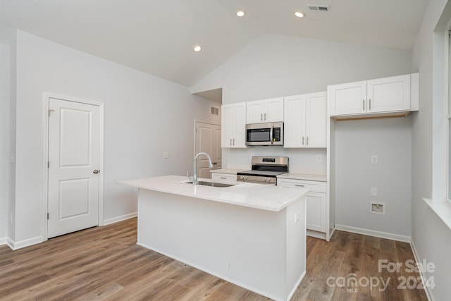 kitchen featuring light hardwood / wood-style floors, a kitchen island with sink, sink, white cabinets, and stainless steel appliances