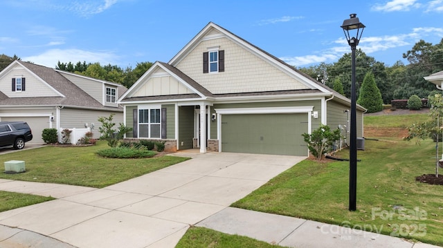 craftsman house with a garage and a front lawn