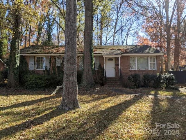 ranch-style house with a front yard