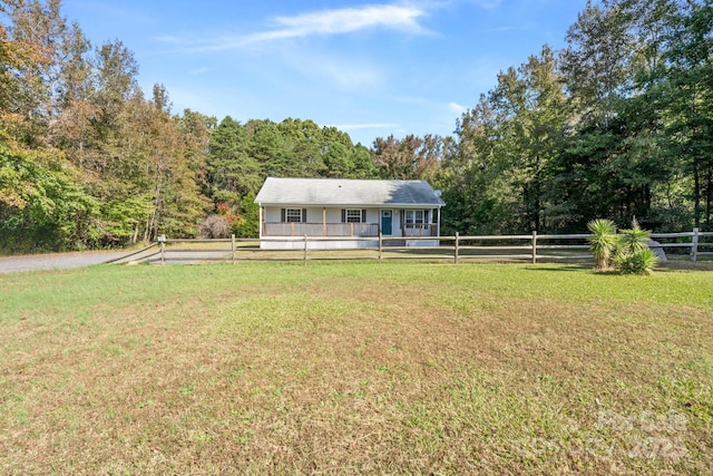 view of front facade with a front yard