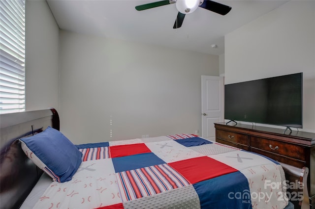 bedroom with ceiling fan