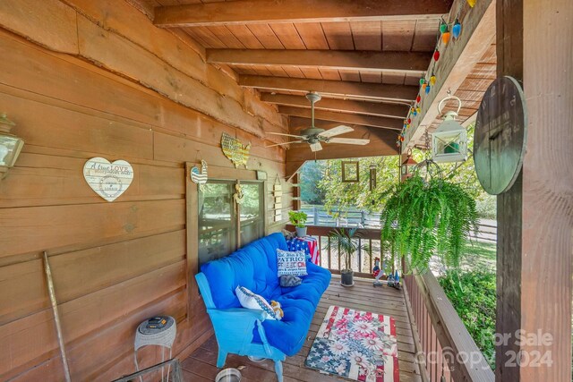 deck with ceiling fan