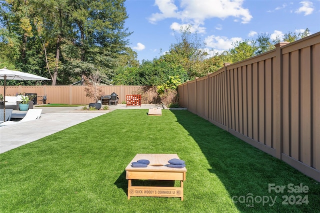 view of yard featuring a patio area