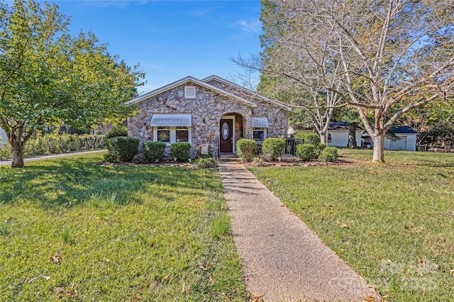 view of front of property with a front lawn