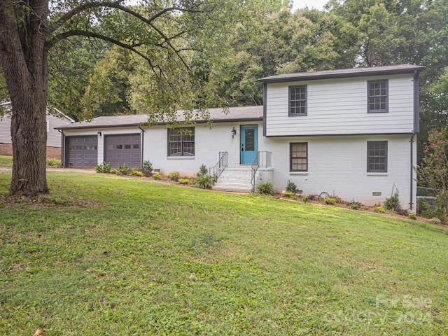 split level home featuring a front yard