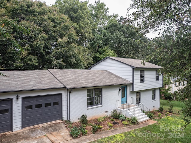 view of front of property featuring a garage