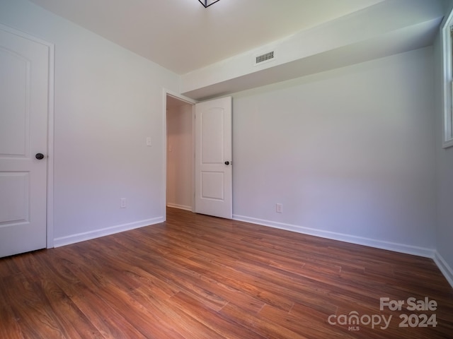 spare room with dark hardwood / wood-style floors