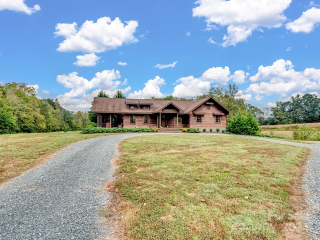 view of front of home with a front lawn