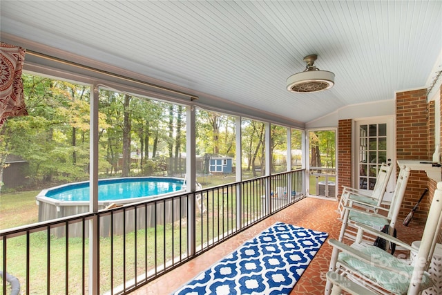 sunroom with vaulted ceiling