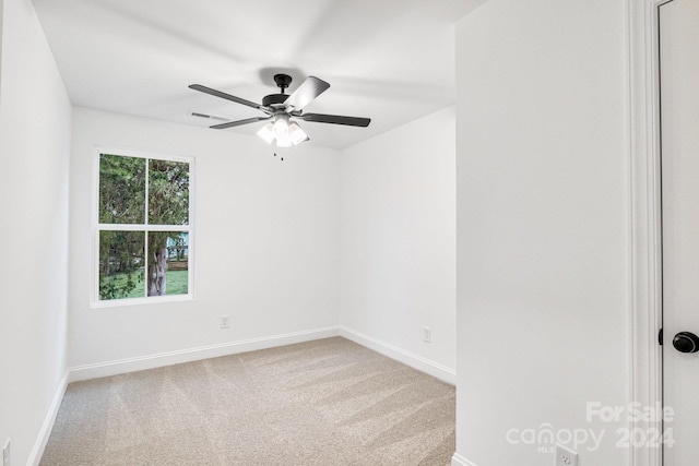 unfurnished room featuring carpet and ceiling fan