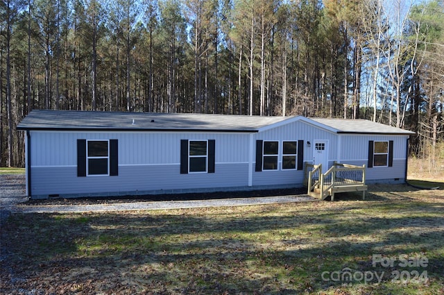 view of front of house with a front yard