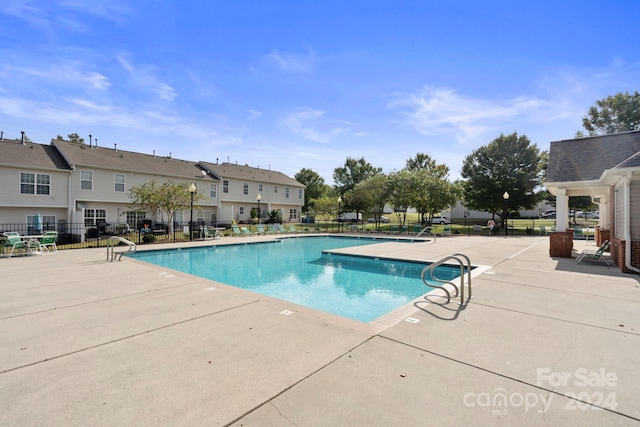 view of swimming pool featuring a patio