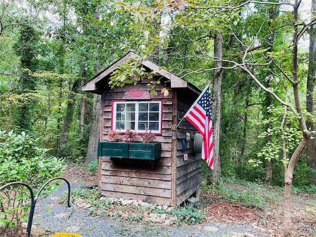 view of outbuilding