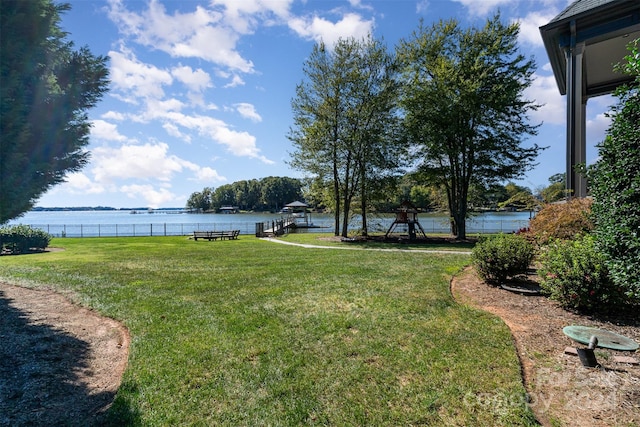 view of yard featuring a water view