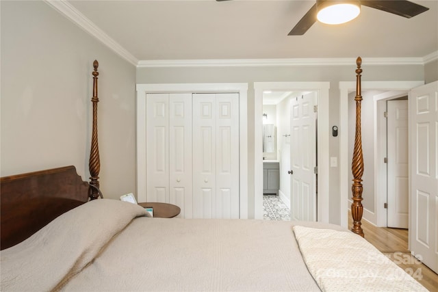 bedroom with ensuite bath, ornamental molding, ceiling fan, light hardwood / wood-style flooring, and a closet